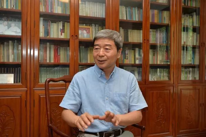 朱鸿读一本好书犹如交到一位好友