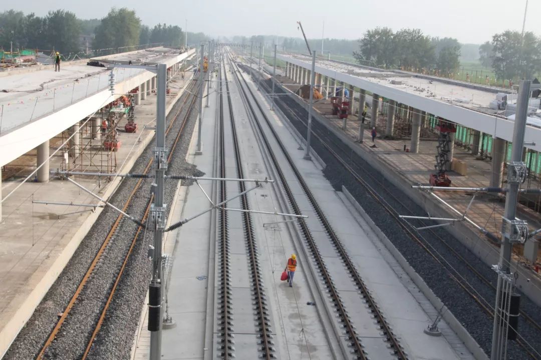 直击现场39高温下正在建设的高铁太和东站是什么样的来一起看看