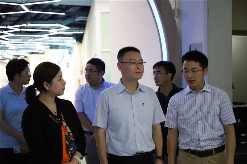 团市委副书记戴冰视察宝山区爱心暑托班