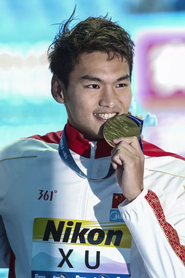 世锦赛男子100米仰泳决赛蝉联冠军 徐嘉余:感觉自己倍儿帅