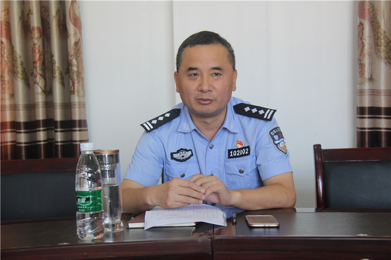 罗立杰赴扶贫点村调度扶贫工作并看望贫困户