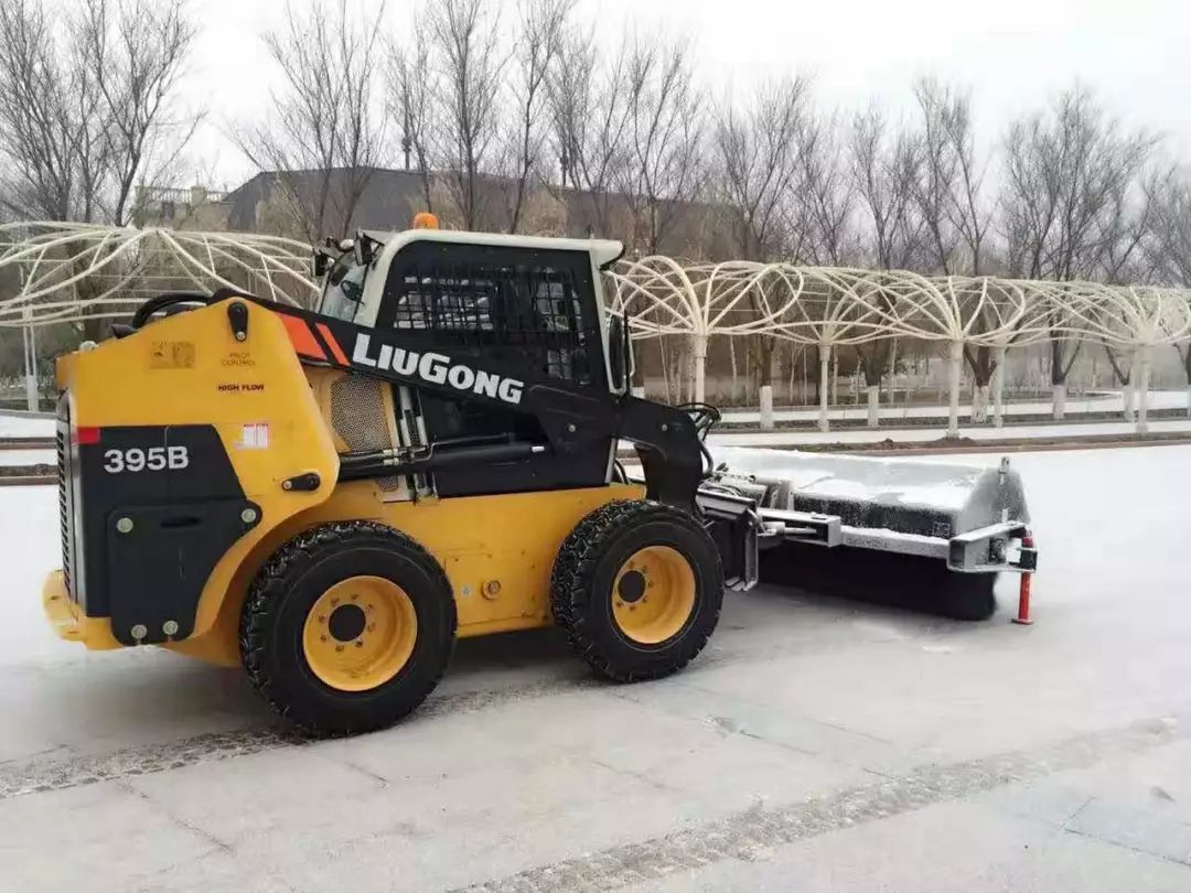 抢免费试用 | 柳工百变滑移装载机,创富好帮手!_液压