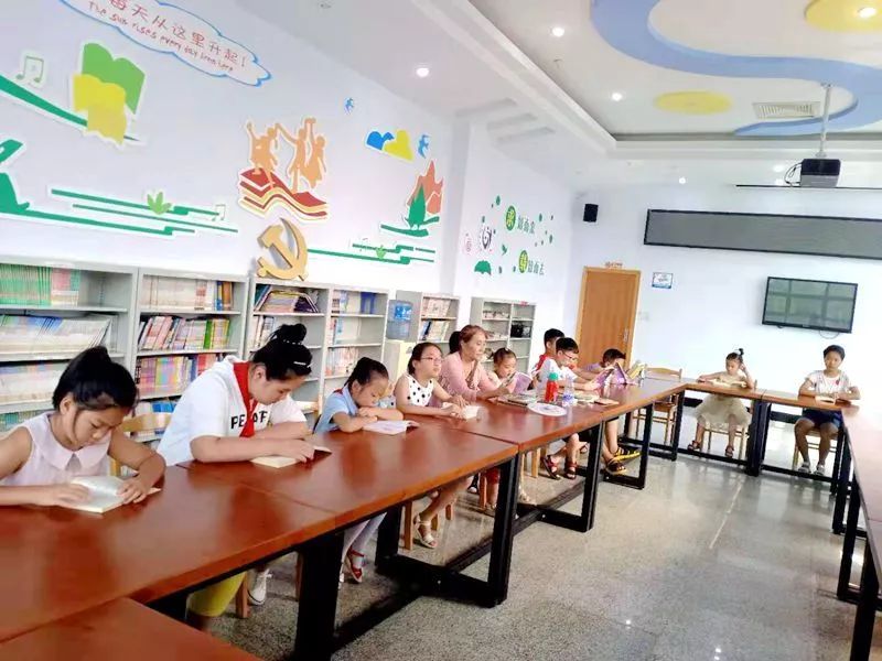 乐亭县图书馆迎来暑期读书热