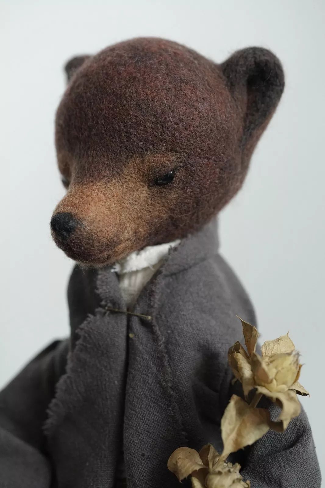 殷越:我当时都没有系统的学习过羊毛毡或者手作一类的课程,首先在国内