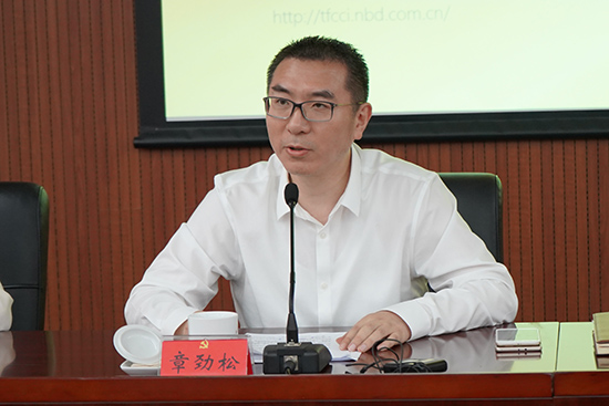 每经传媒公司副总经理章劲松进行相关介绍.(刘秋奇 摄)