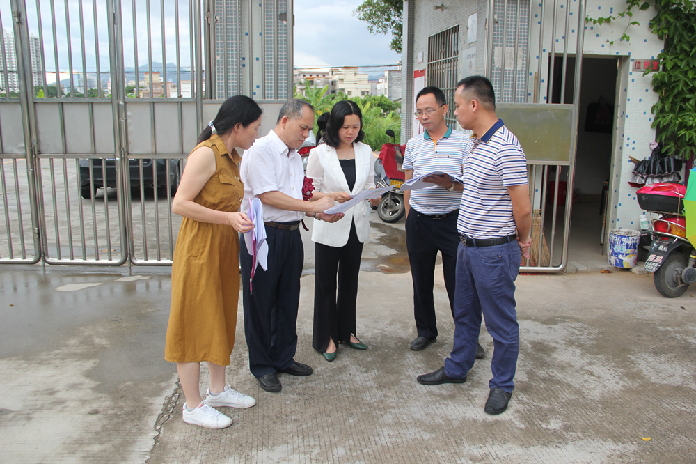 副县长梁志莲调研指导我县学校建设