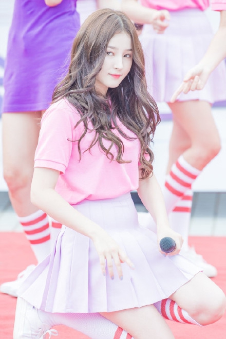 原创微胖身材更美不信你看看混血李承利这才能称之为傲人曲线