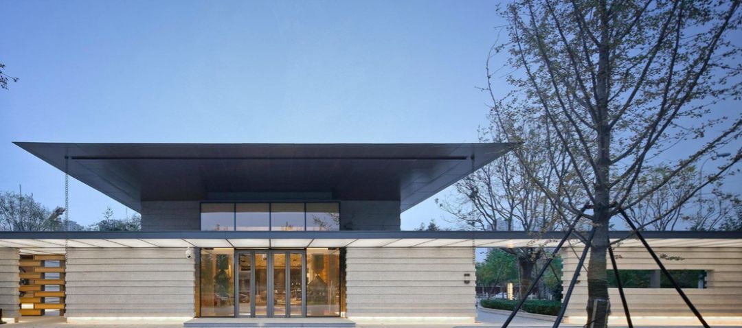 入庭穿过有仪式感的社区入口,万科第五园以中国文化为奠基,以扬州园林