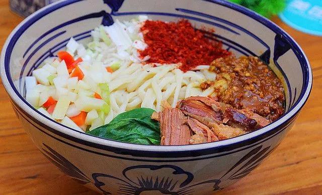 华山脚下棍棍面:听名字都扛饿的美食!