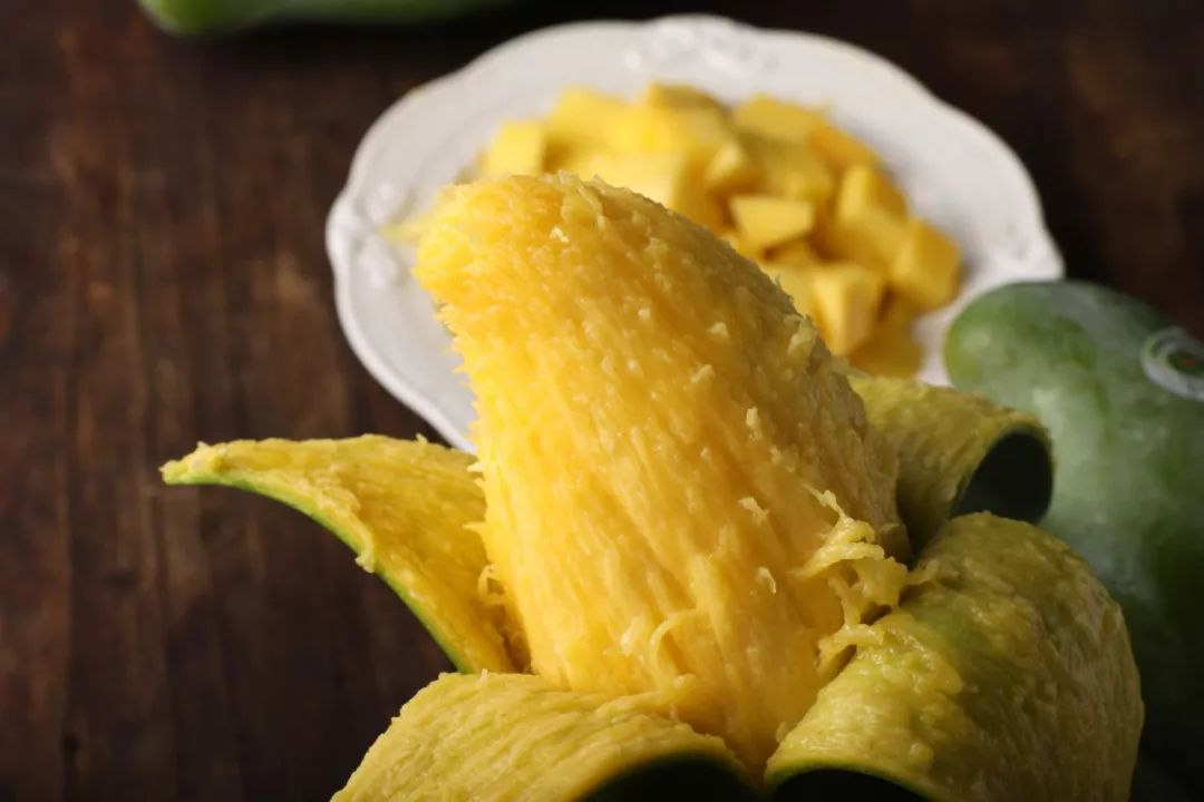 中国芒果界no1汪涵一口吃得目瞪口呆的香浓桂七芒奶香蜜甜