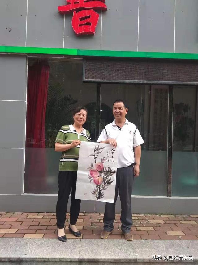 午后各位书法家现场演示,画家苗蓉现场作画助兴,另有宏基兄乡友长者数