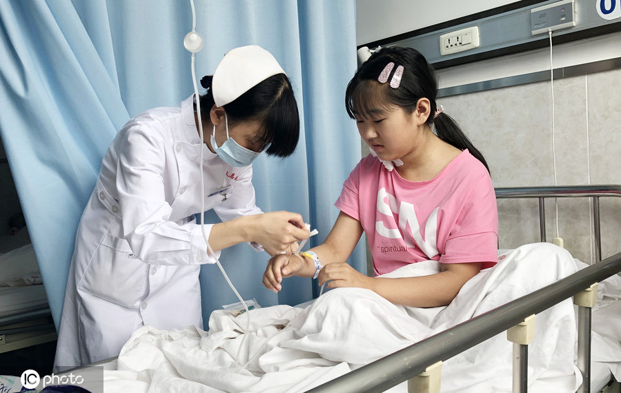 原创15岁女孩儿患病大小便失禁一直坐轮椅弟弟励志学医救姐姐