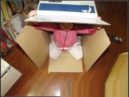 原创5岁女孩钻箱子玩1分钟后让人心痛父母要及早告诉孩子这些