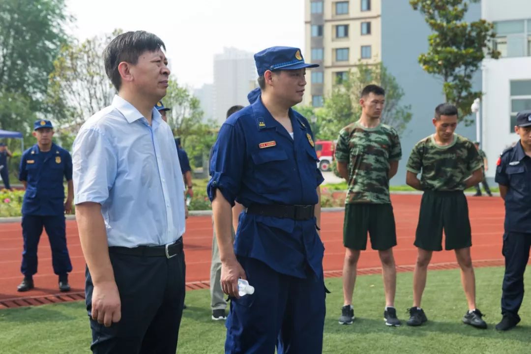 市政府副秘书长张先彦,市应急管理局局长顾宇,市消防支队支队长李荣