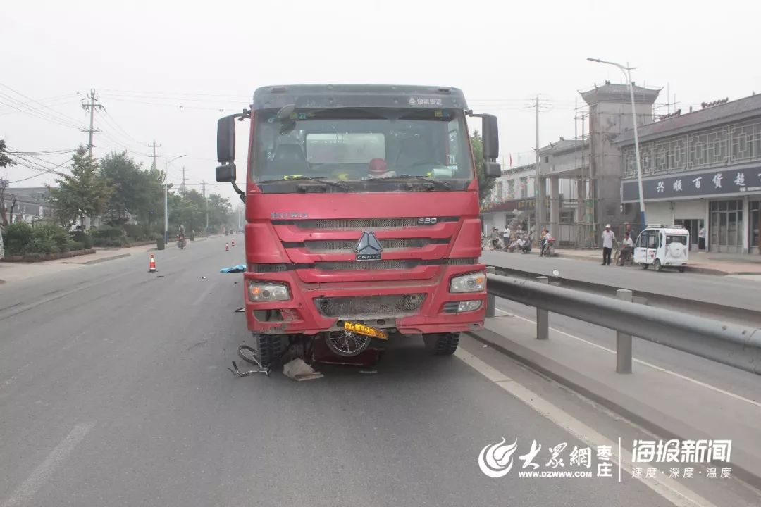 视频| 火花四溅!枣庄一半挂车撞上三轮车,骑车老人不幸身亡