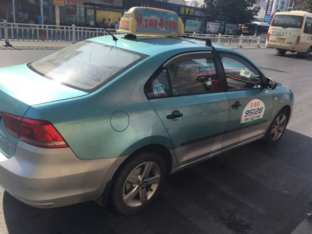 严办濮阳车站门口出租车横行黄牛纠缠