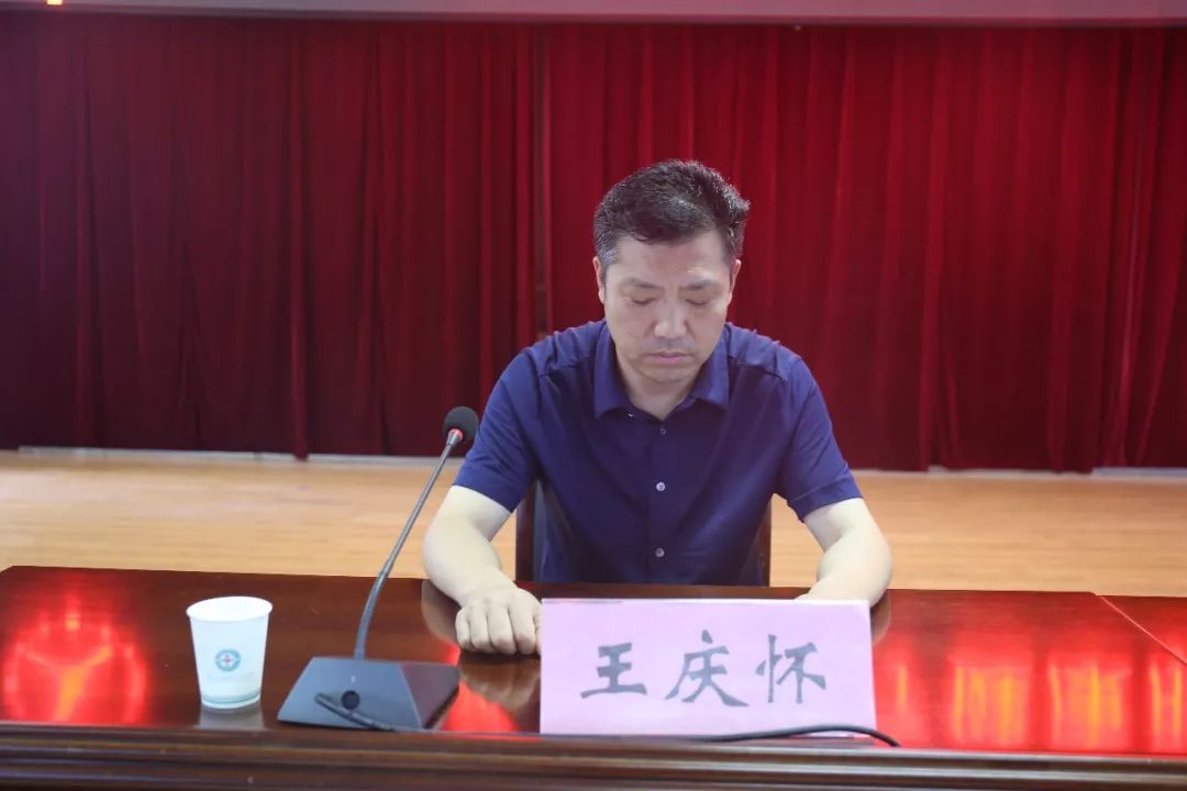 泌阳县政府副县长侯杰出席会议泌阳县委副书记,县长魏华伟出席会议