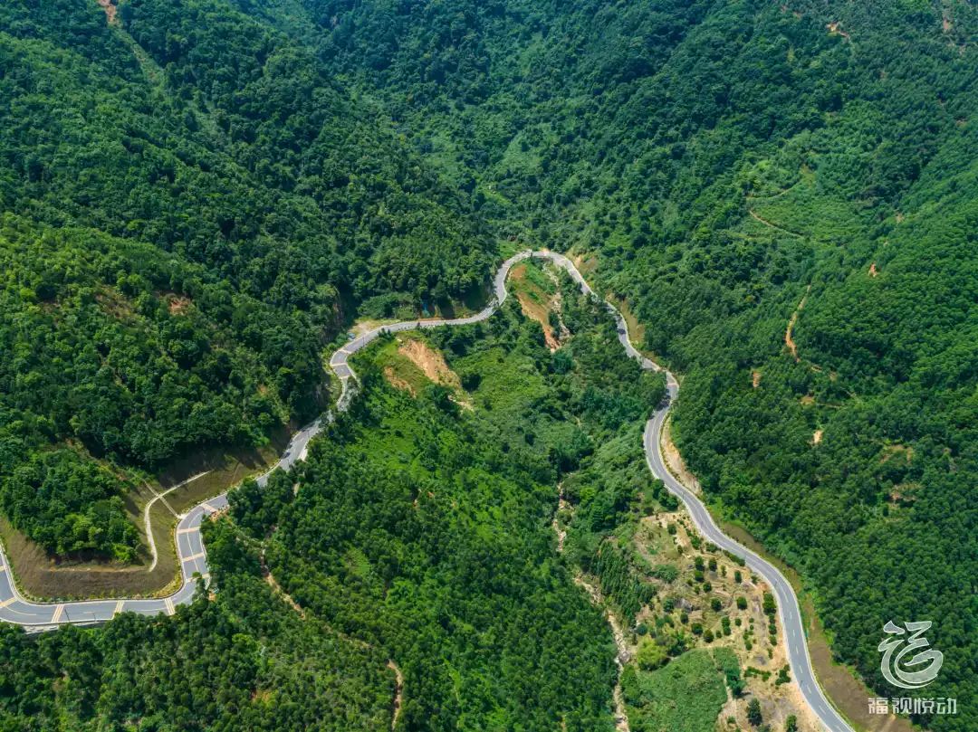 即建制村通硬化公路率100%,农村公路列养率100%,具备通客车条件乡村