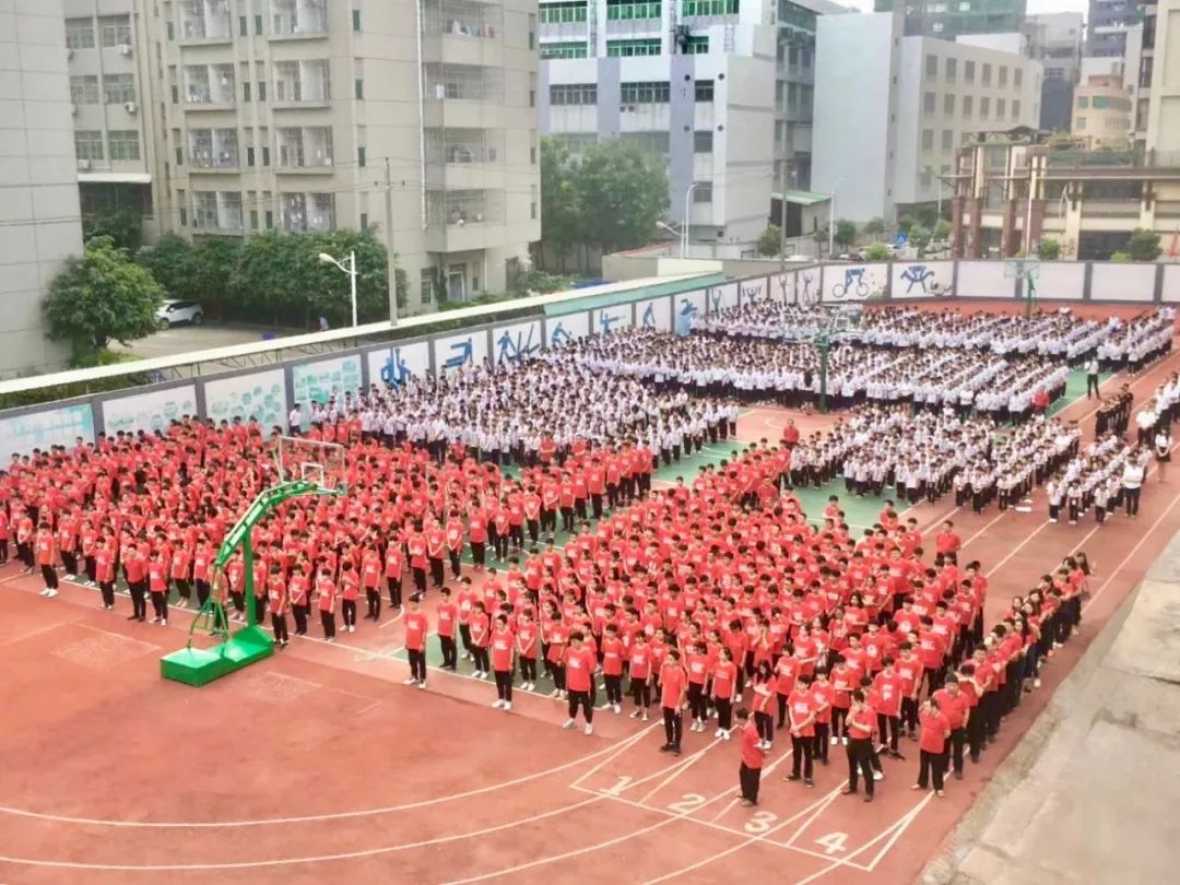 "在徐校长看来,澄海黄冈学校的教学模式用一个简单的公式来表达就是