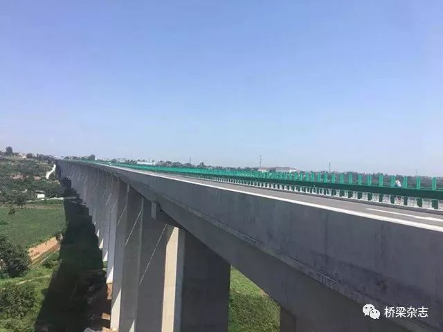 深中通道国内首例深水深槽岩石精挖工艺成功实施延崇