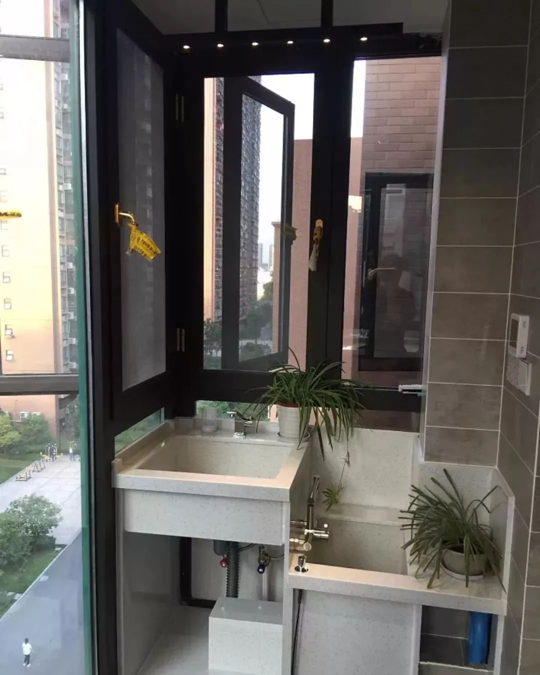 拖把池买成品陶瓷的还是砖砌的好