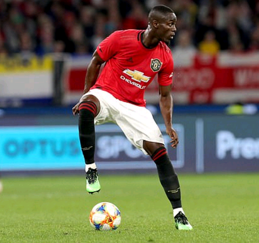 后卫大将疑膝盖重伤,赛后拄拐离场_拜利