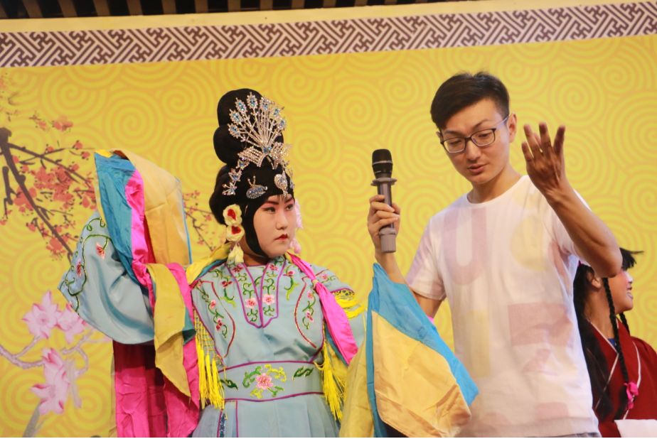 新时代的追梦人鲁威90后小伙儿痴迷京剧听他讲讲关于京剧的那些事儿