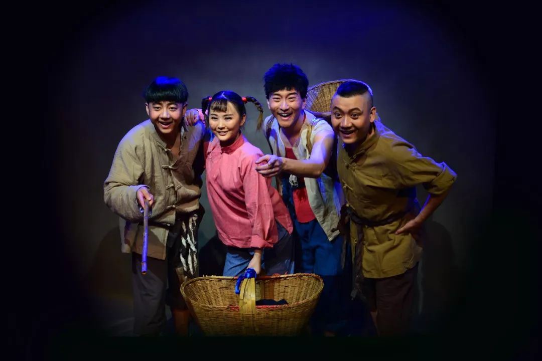 看历史小英雄的故事人艺儿童剧听来的故事之鸡毛信周末上演