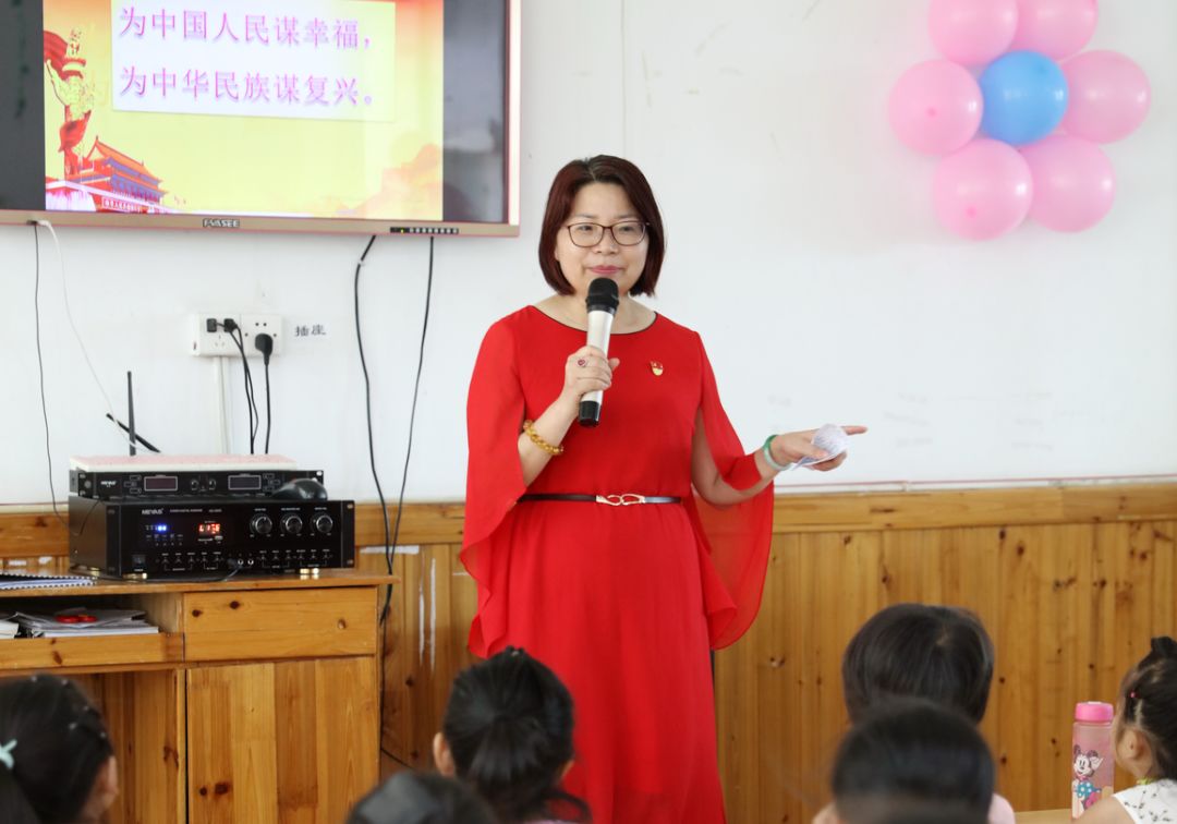 何老师生动的红色小故事,引用义乌的名人志士,如陈望道,冯雪峰,吴晗等