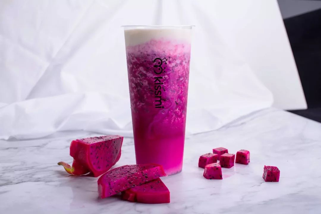 满眼都是鲜艳诱人的红色芝芝火火甜蜜的口感,一试就上瘾顶层还有一抹