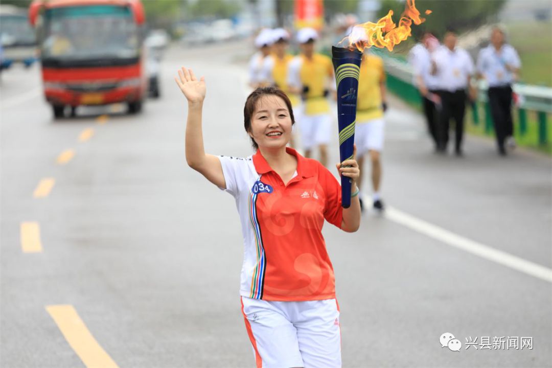 吕梁二青会火炬手风采展示兴县临县站