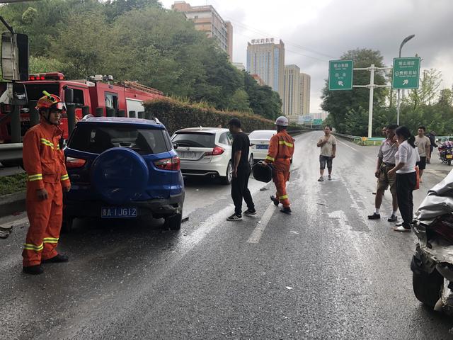 贵阳观山湖今日车祸图片