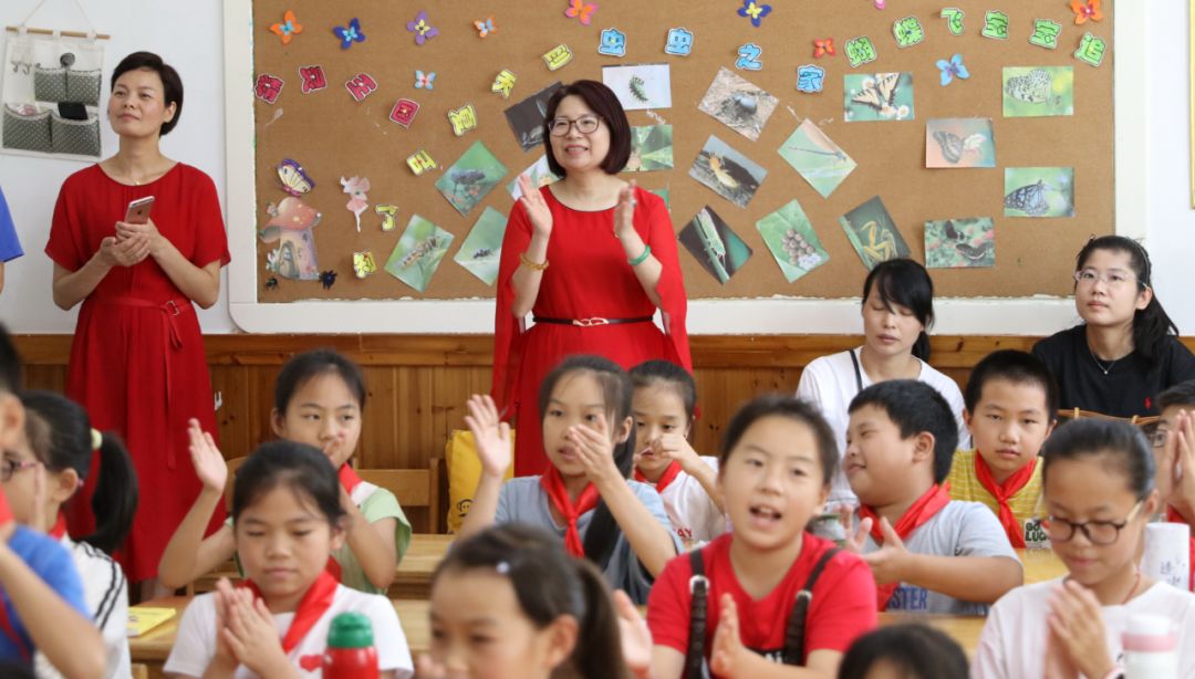 何老师生动的红色小故事,引用义乌的名人志士,如陈望道,冯雪峰,吴晗等