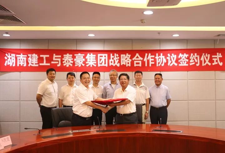 泰豪集团ceo李春生,党委书记万晓民等领导热情接待,泰豪集团智能工程