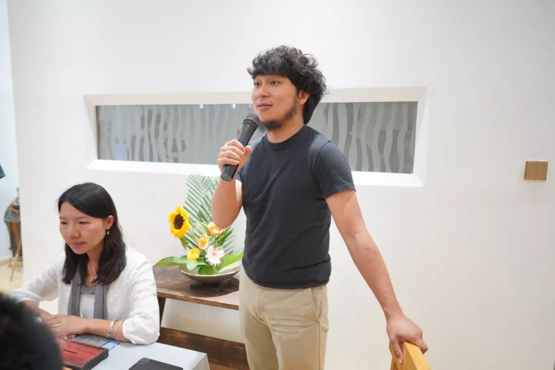 先让人端起杯子再让他了解历史