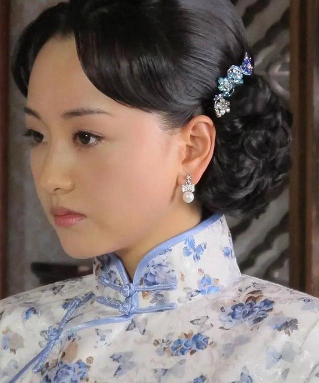 穿起旗袍的杨蓉比古装更美