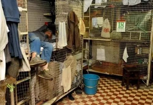 即使这样,一个月的租金原来"笼中之鸟"只是一个比喻,可是在香港,它却