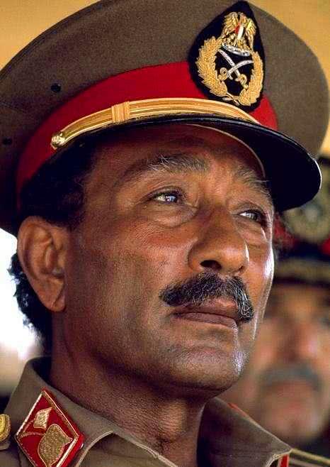 史上最悲剧的总统,打赢战争收回了国土,却在阅兵式上被乱枪打死