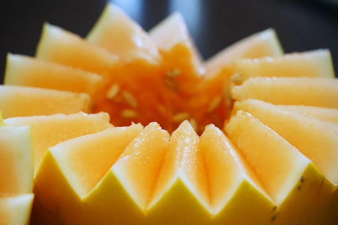 团购含糖量超高的民勤县蜜瓜夏天要做超甜的吃瓜群众