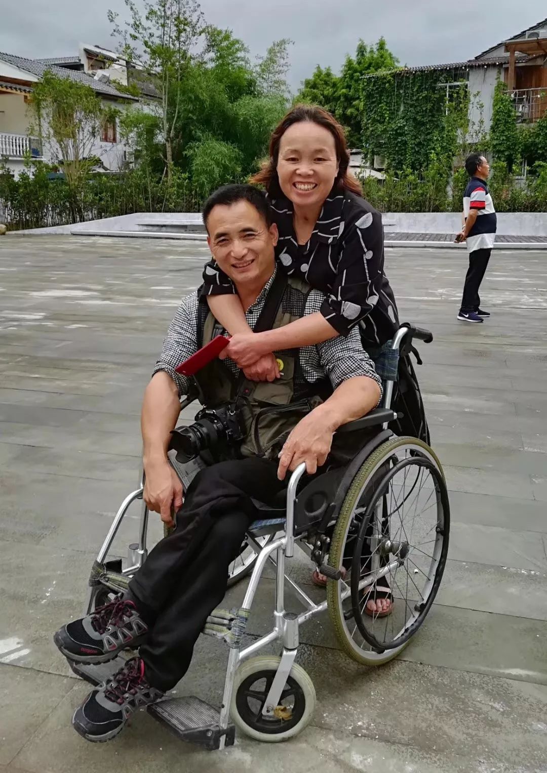 双溪民将依旧成为受人瞩目的摄影师只因一颗永不放弃的心记张志忠轮椅