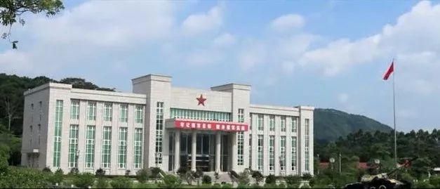 李根萍69光明山下的战友聚会,话题如决堤之水,滔滔不及,即使曾被