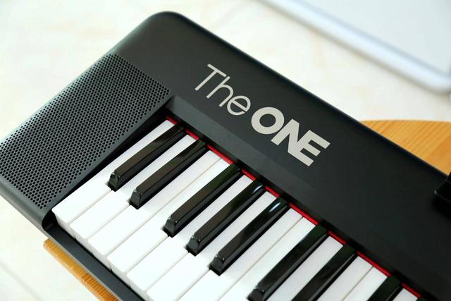 学会弹琴像玩游戏一样简单theone智能电子琴air