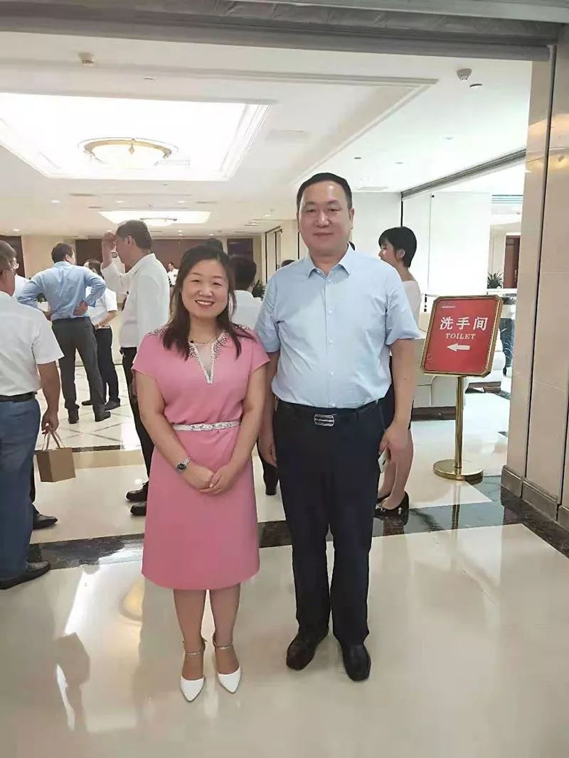 董事长贾木海浙江新都水泥有限公司总经理杨明秋与水泥人网市场总监邱