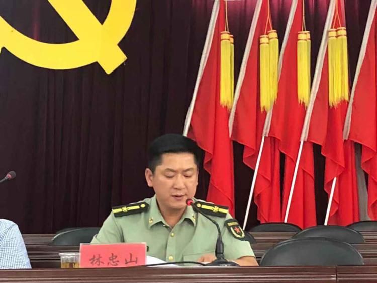 镇《关于表彰2018年度征兵工作先进单位和先进个人的通报》并进行表彰