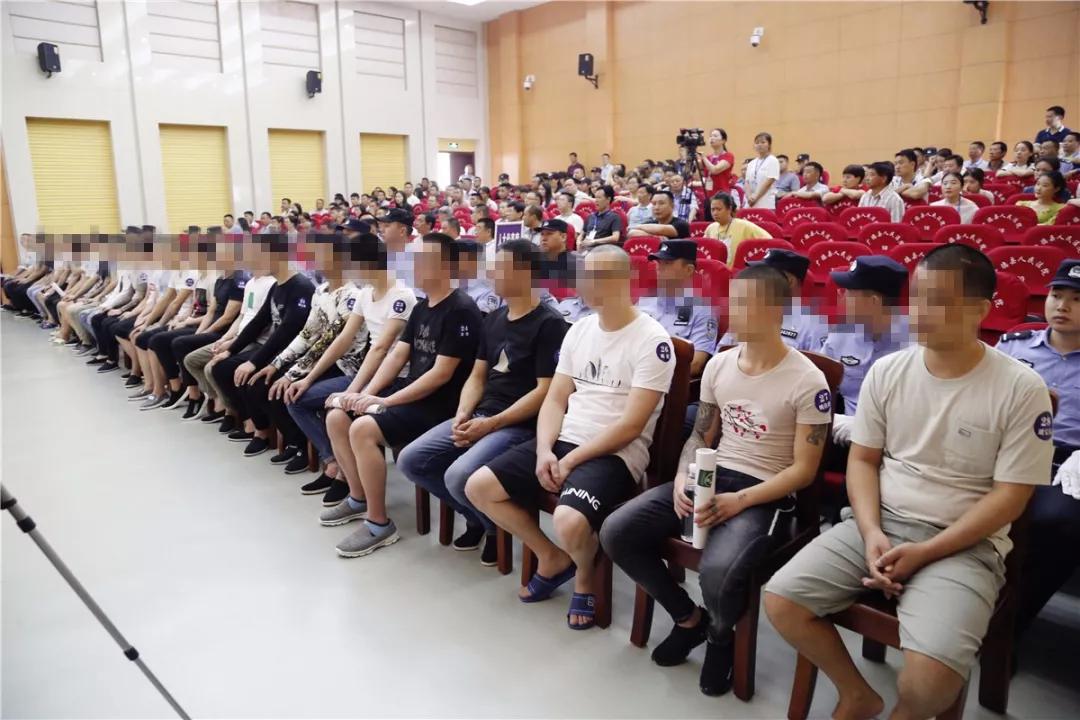 由宣城检察机关提起公诉的王涛王新等28人涉黑案一审开庭