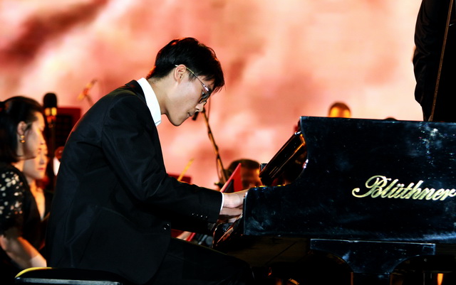 少年组冠军马畅,以及首位德国博兰斯勒签约未来钢琴家,2018埃特林根