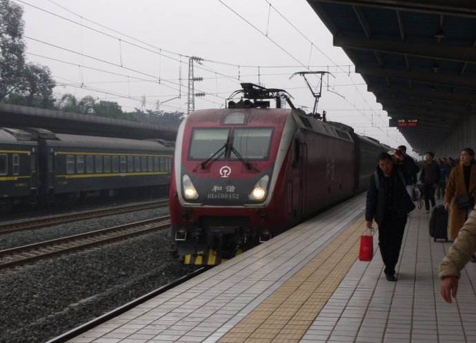 z95次列车上发生39人因食物中毒事件 警方介入调查