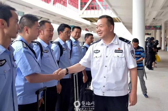 冒充总监让财务打款92万,楚雄民警千里追凶擒获5骗子(图)_姚安