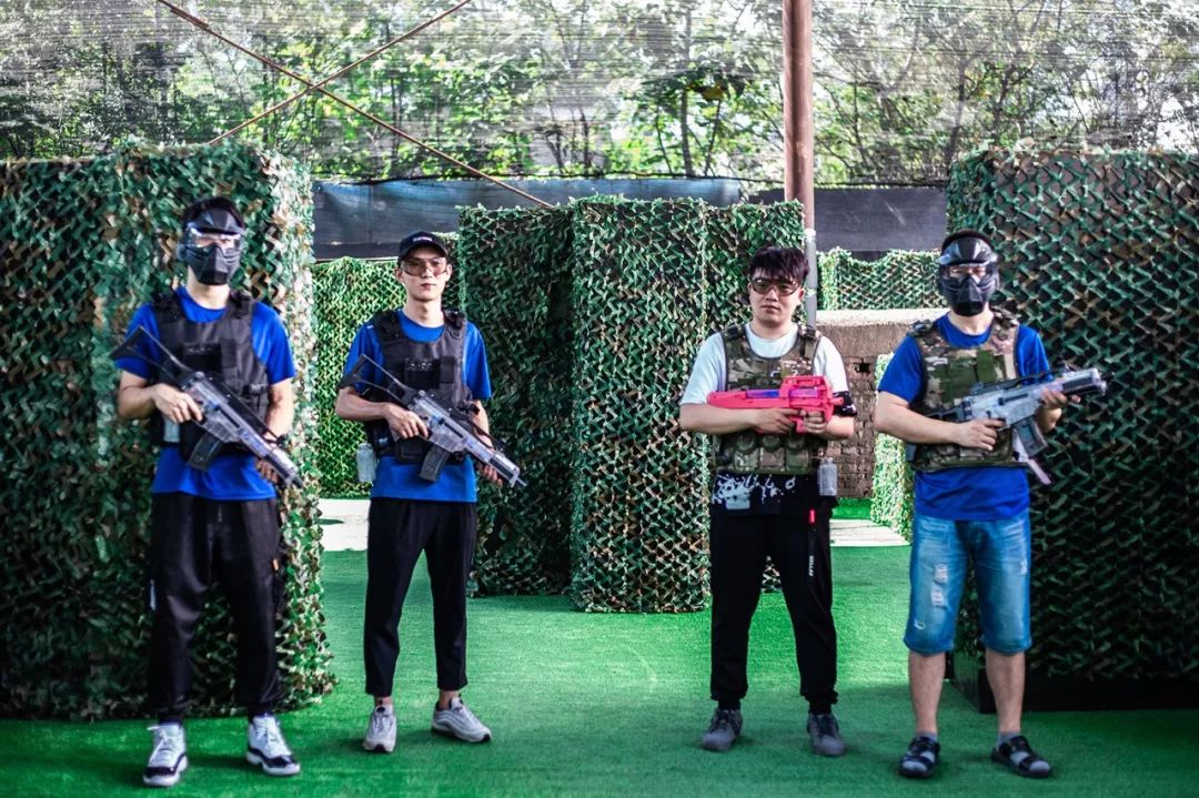 9元玩转真人cs!1500㎡超大面积,99%还原真实游戏场地!