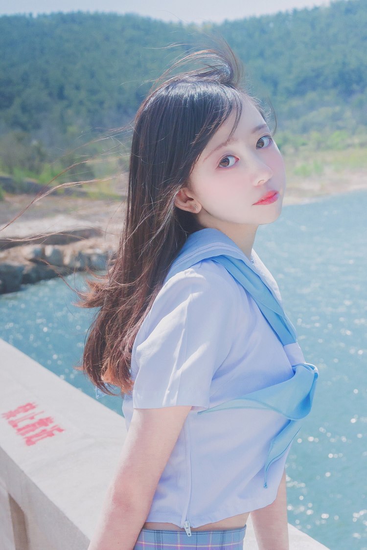 性感美女时尚写真,海边阳光白皙美少女学生制服风景人像,浪漫唯美!